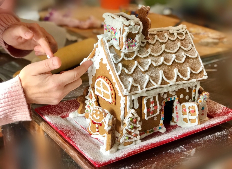 Holiday Gingerbread Decorating